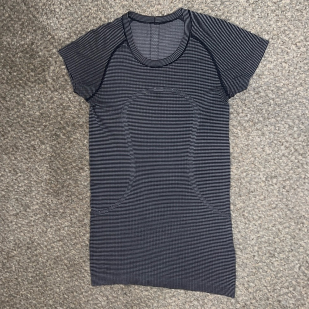 Lululemon swiftlytech shirt. 6